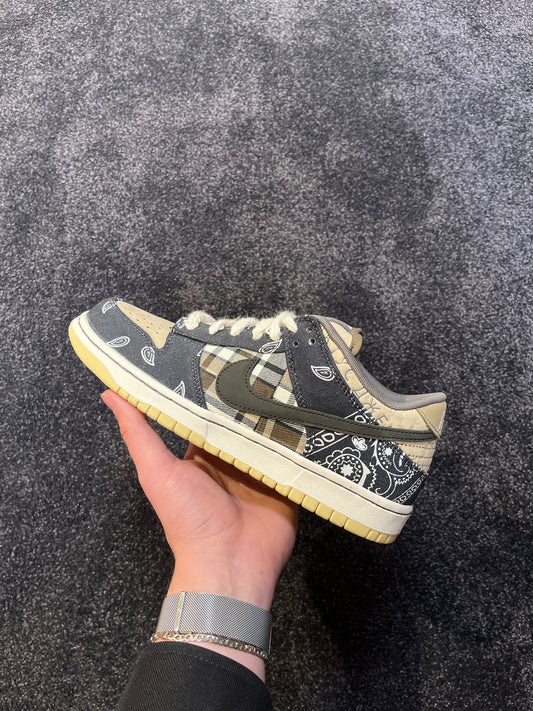 Nike SB Dunk Low Travis Scott 'Bandana' – Limited Edition Sneakers